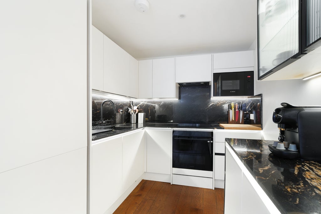 Flat Minford Gardens in Greater London