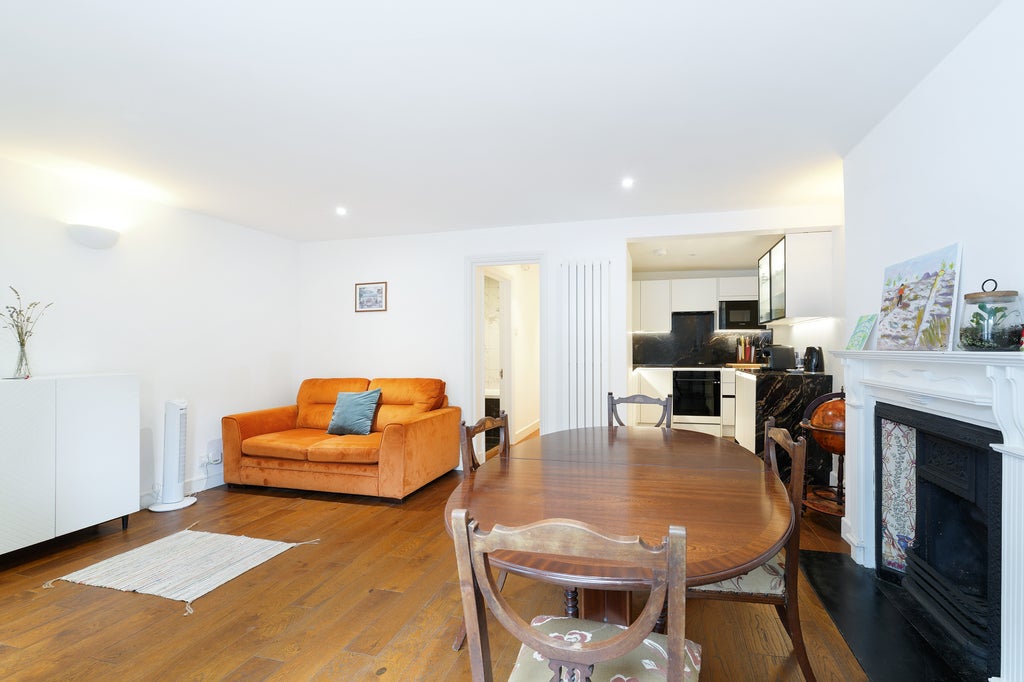 Flat Minford Gardens in Greater London