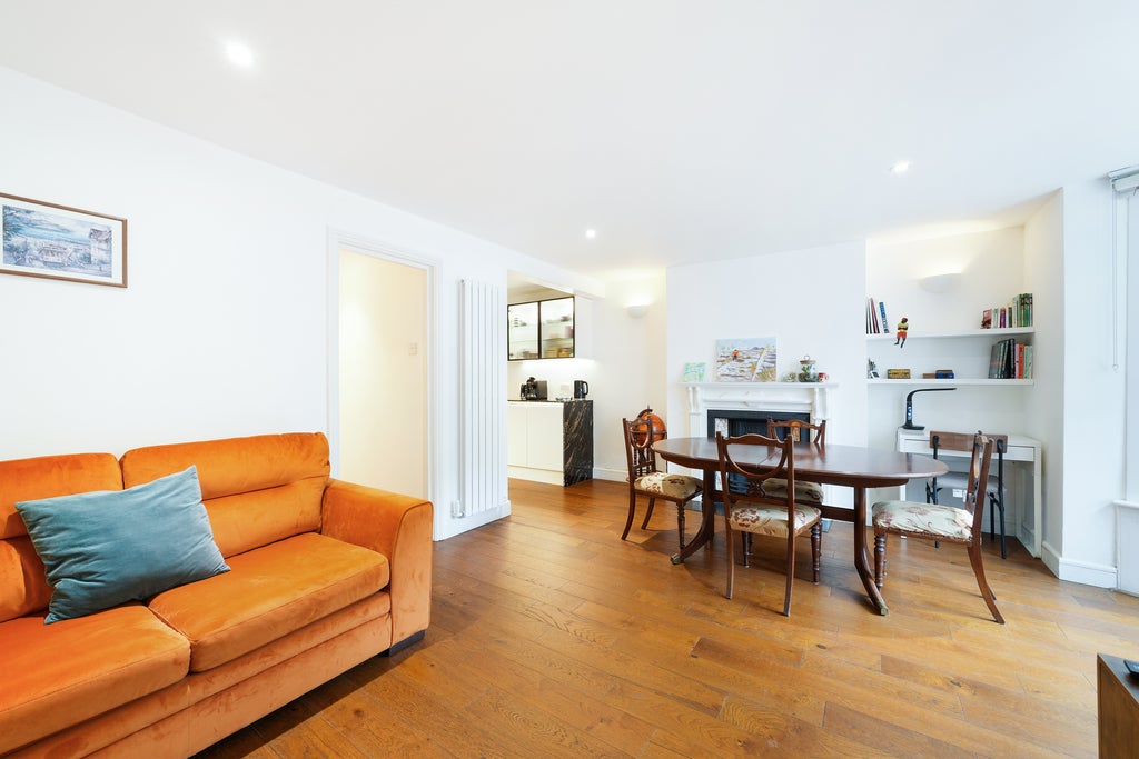 Flat Minford Gardens in Greater London