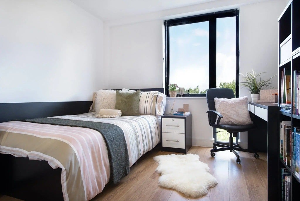 Room Myrtle Street in Liverpool