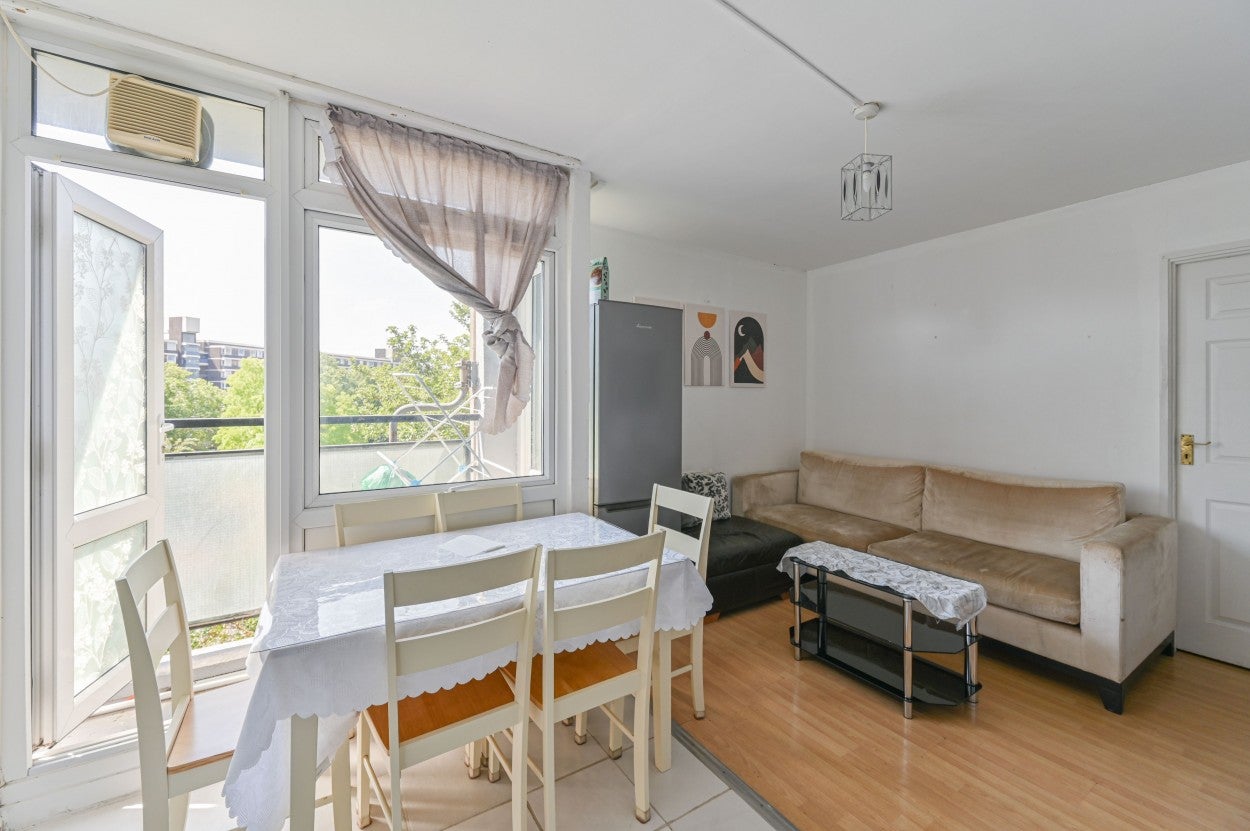 Flat Hillingdon Street in Greater London