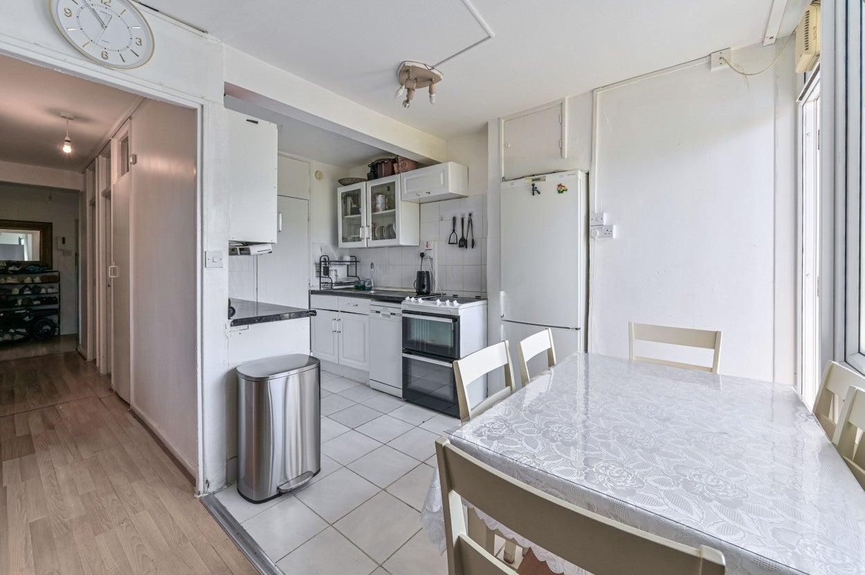 Flat Hillingdon Street in Greater London