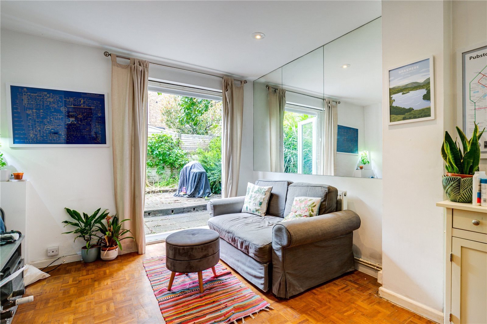 Flat Radipole Road in Greater London