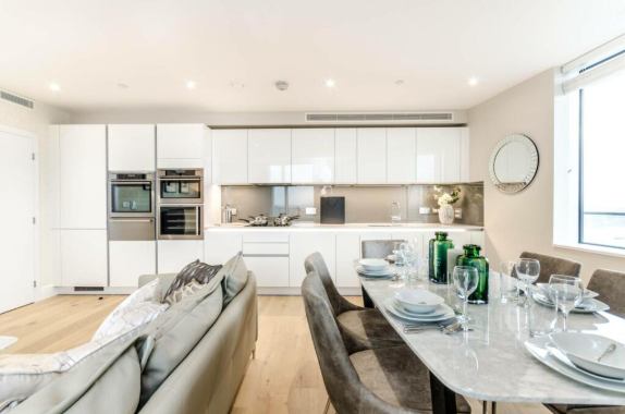 Room Lombard Road in Greater London