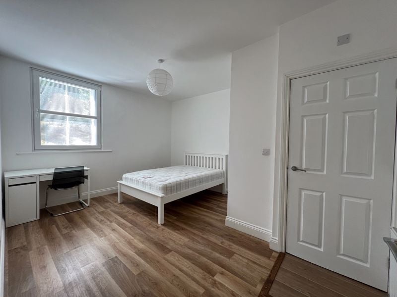 Flat Osborne Terrace in Newcastle upon Tyne
