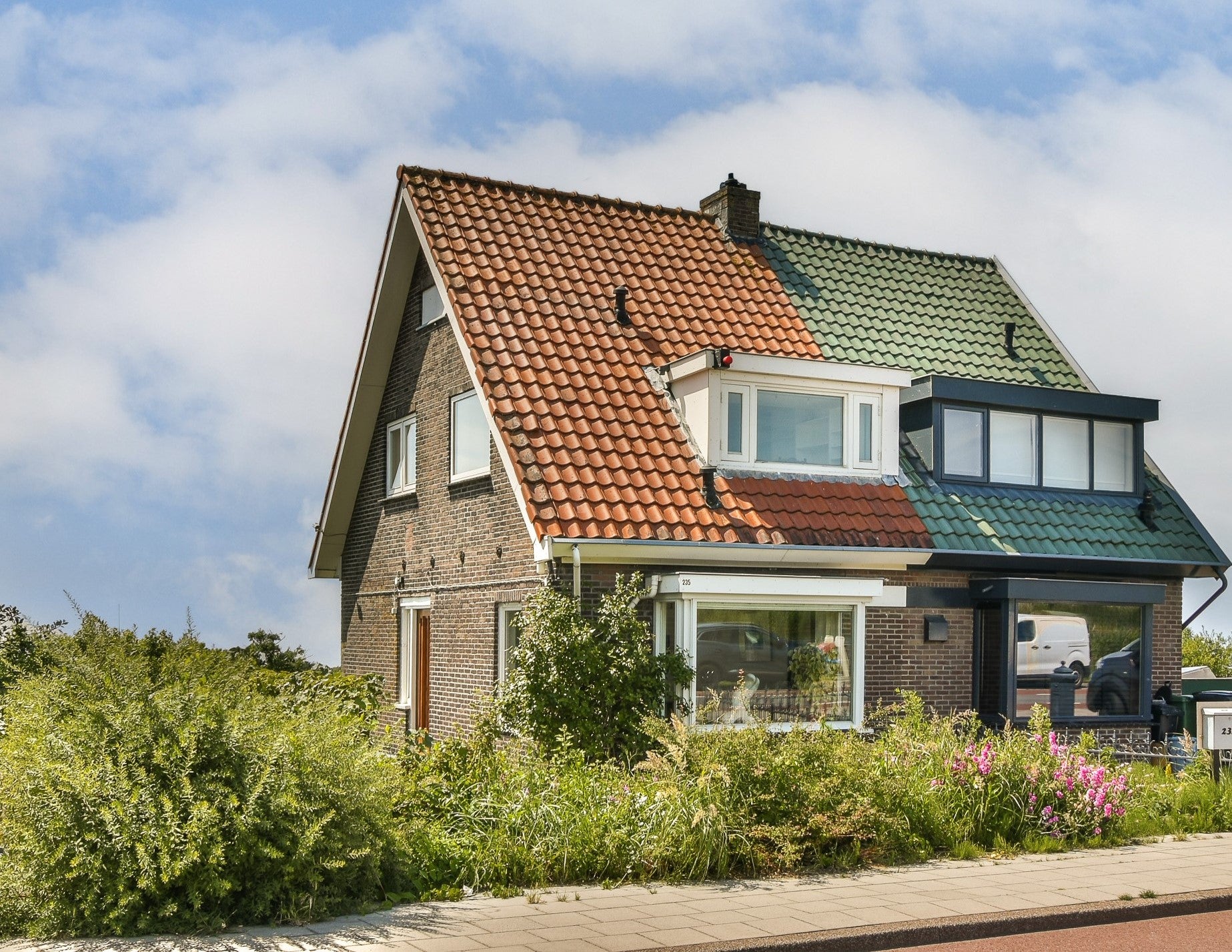 Huis Lijnderdijk 235 in Lijnden
