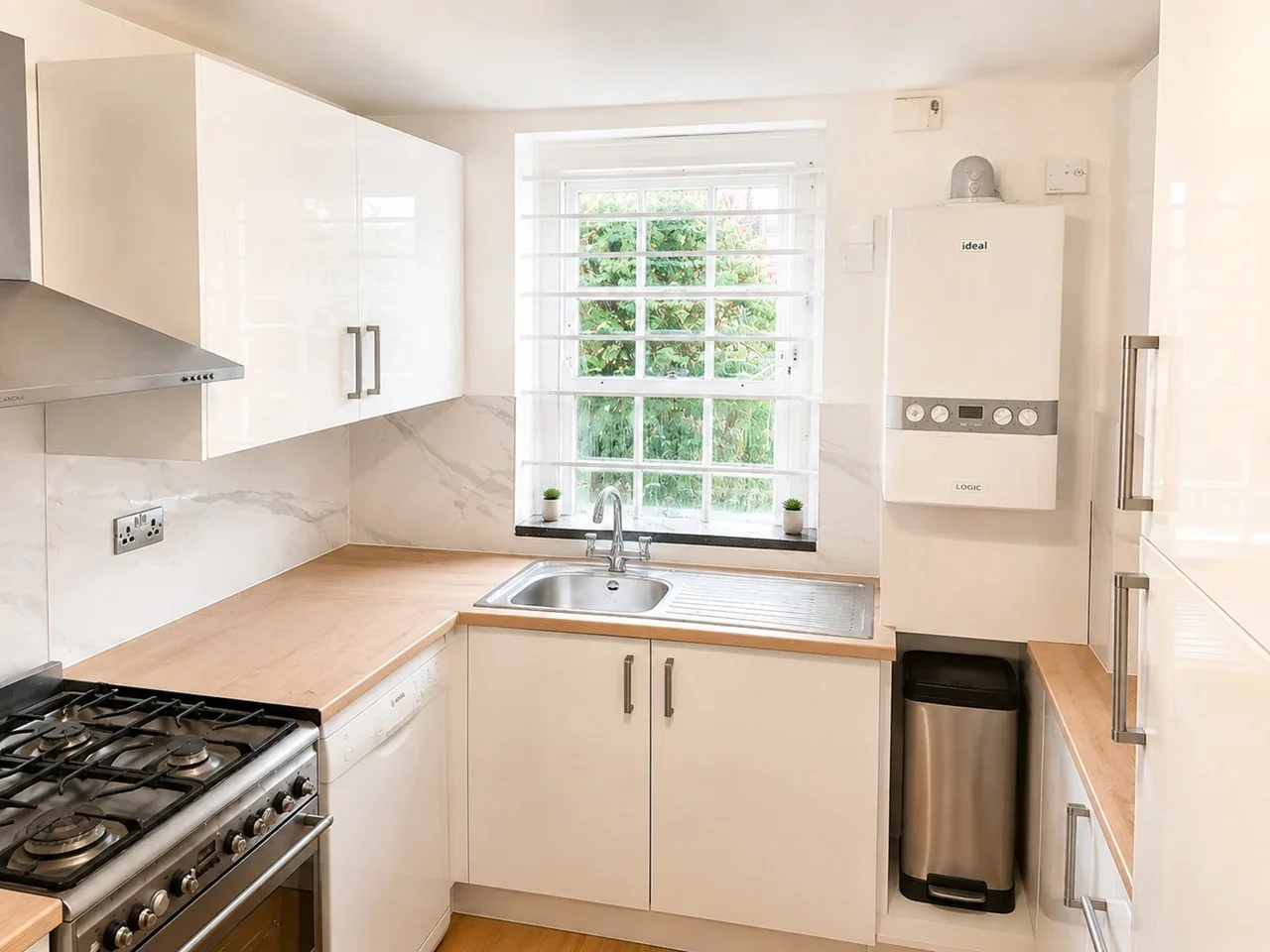 Flat Albion Avenue in Greater London
