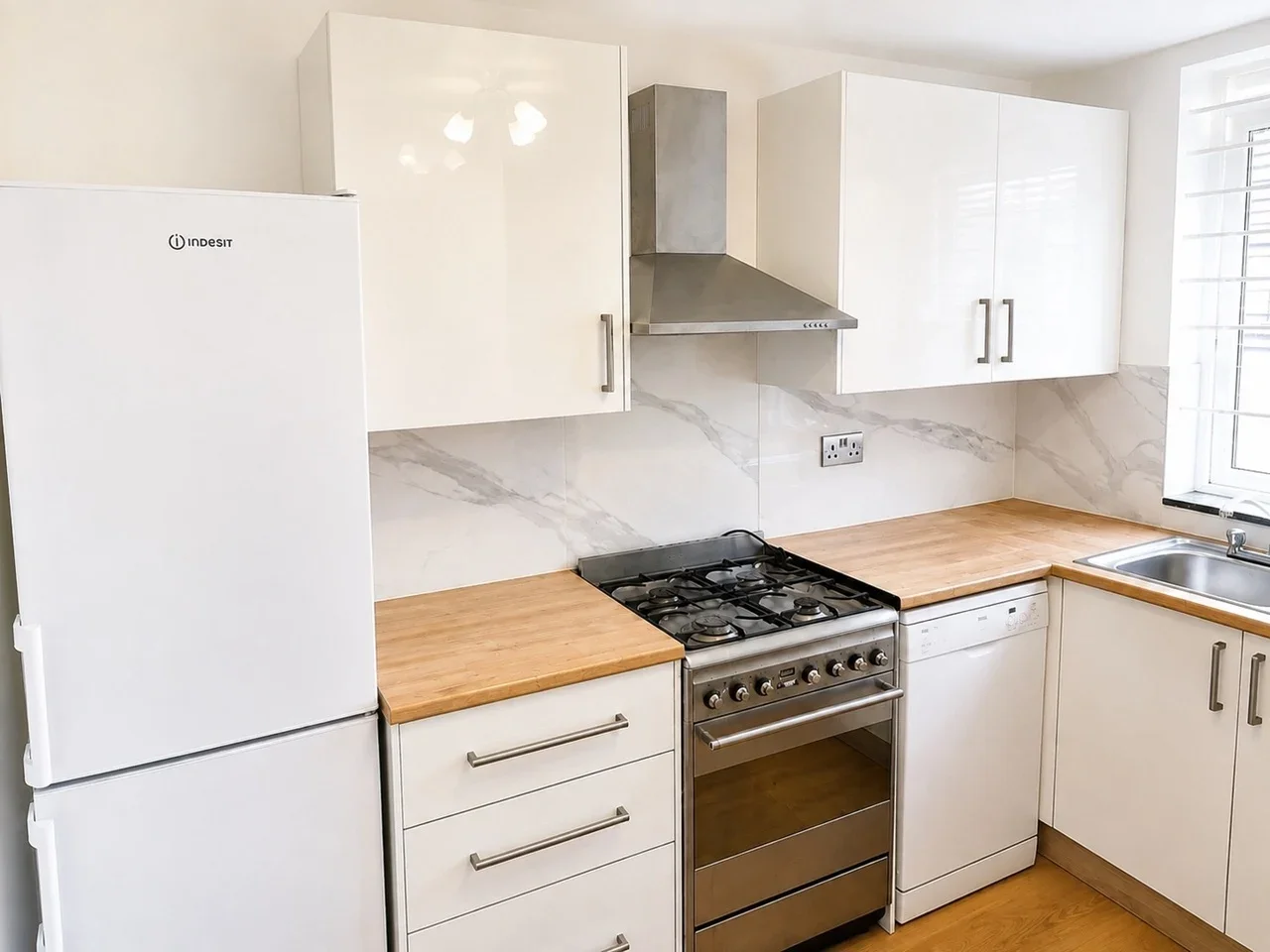 Flat Albion Avenue in Greater London