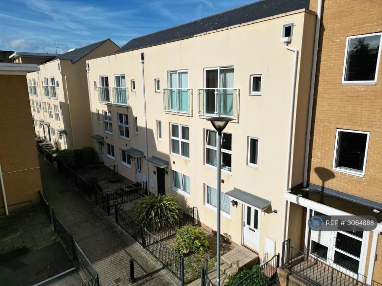 House Richmond Court in Exeter