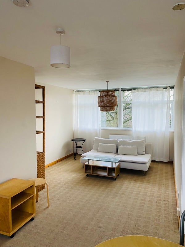 Flat Peveril Crescent in Manchester