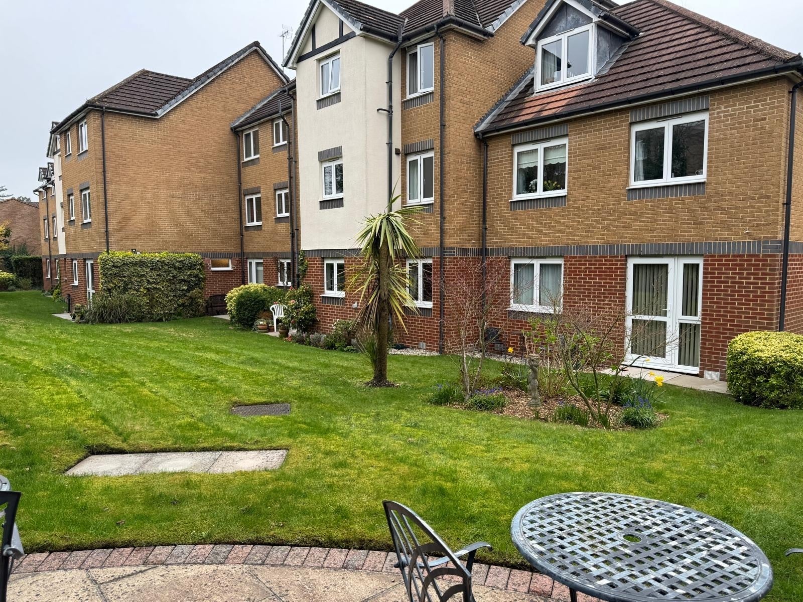 Flat Upper Gordon Road in Surrey Heath