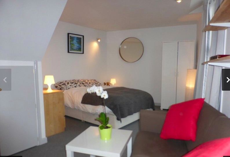 Flat Ashfield Place in Bristol