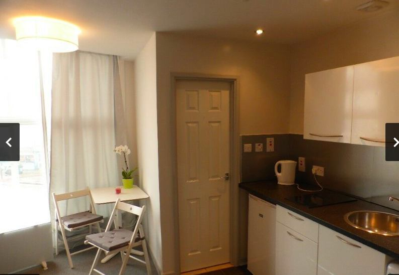 Flat Ashfield Place in Bristol