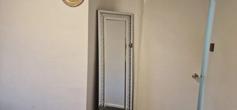 Room Ivyhouse Road in Greater London