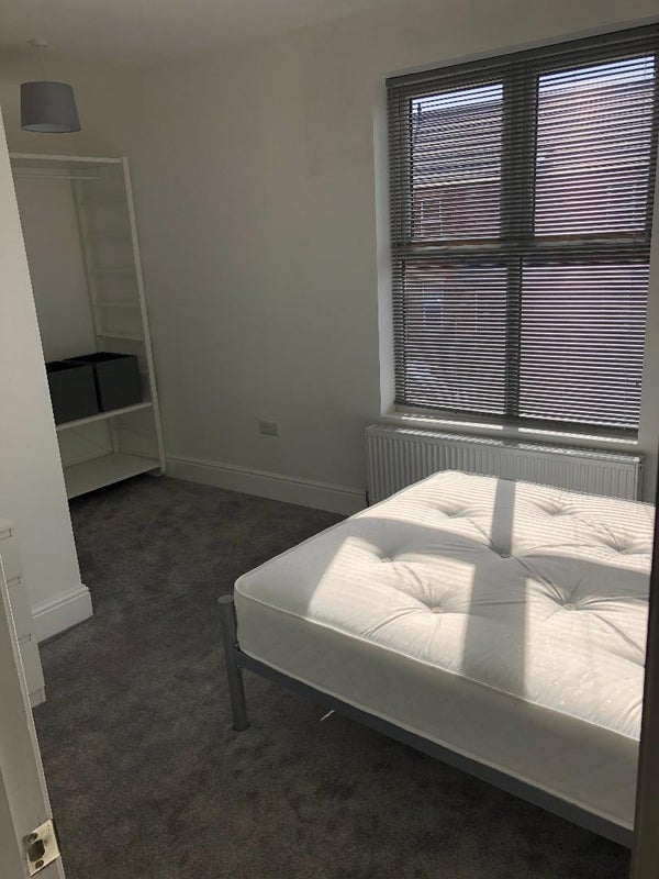 Room Woodseats Road in Sheffield