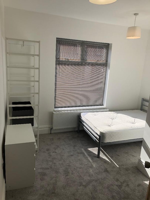 Room Woodseats Road in Sheffield