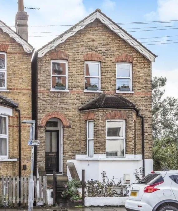 Flat Ravensbourne Road in Greater London