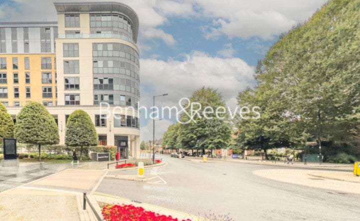 Flat Townmead Road in Greater London