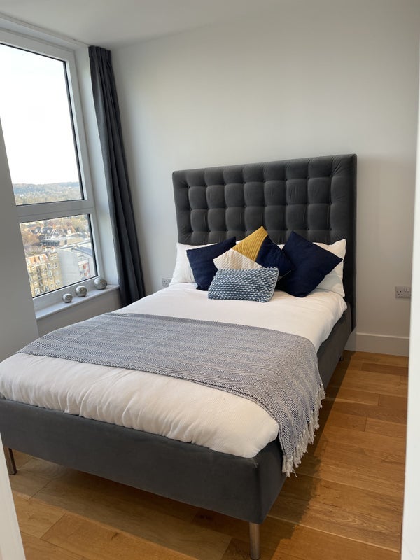 Flat Edridge Road in Greater London