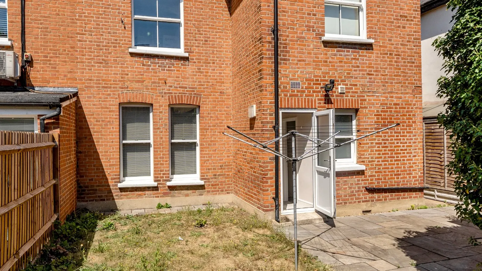Flat Little Park Gardens in Greater London