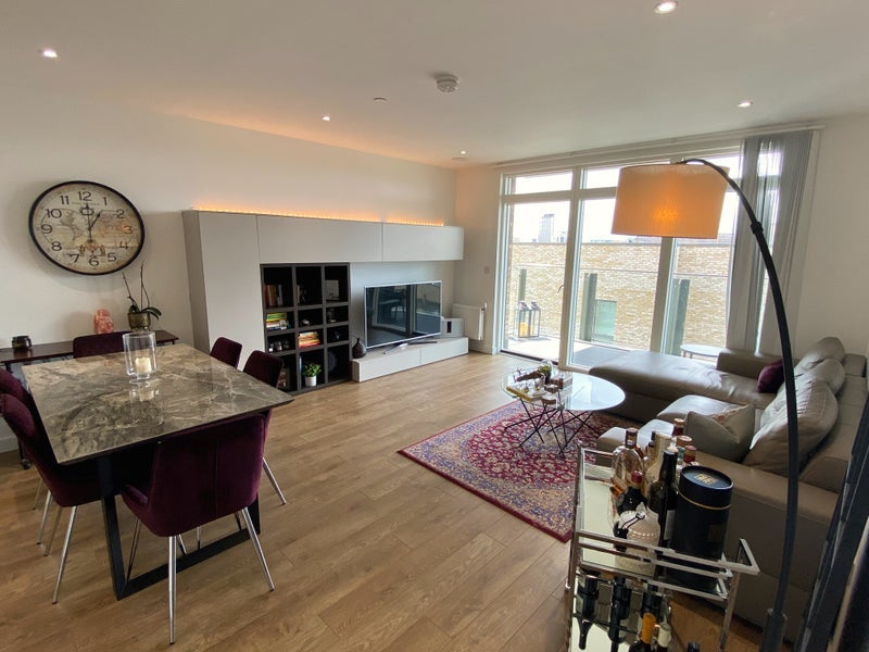Flat Madeira Street in Greater London