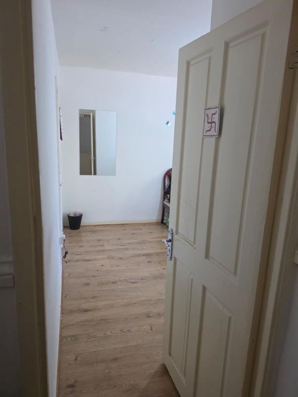 Room Meath Road in Greater London