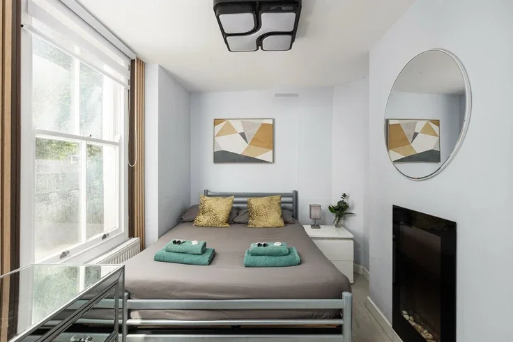 Flat Kempsford Gardens in Greater London