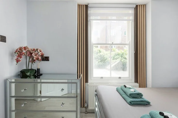 Flat Kempsford Gardens in Greater London