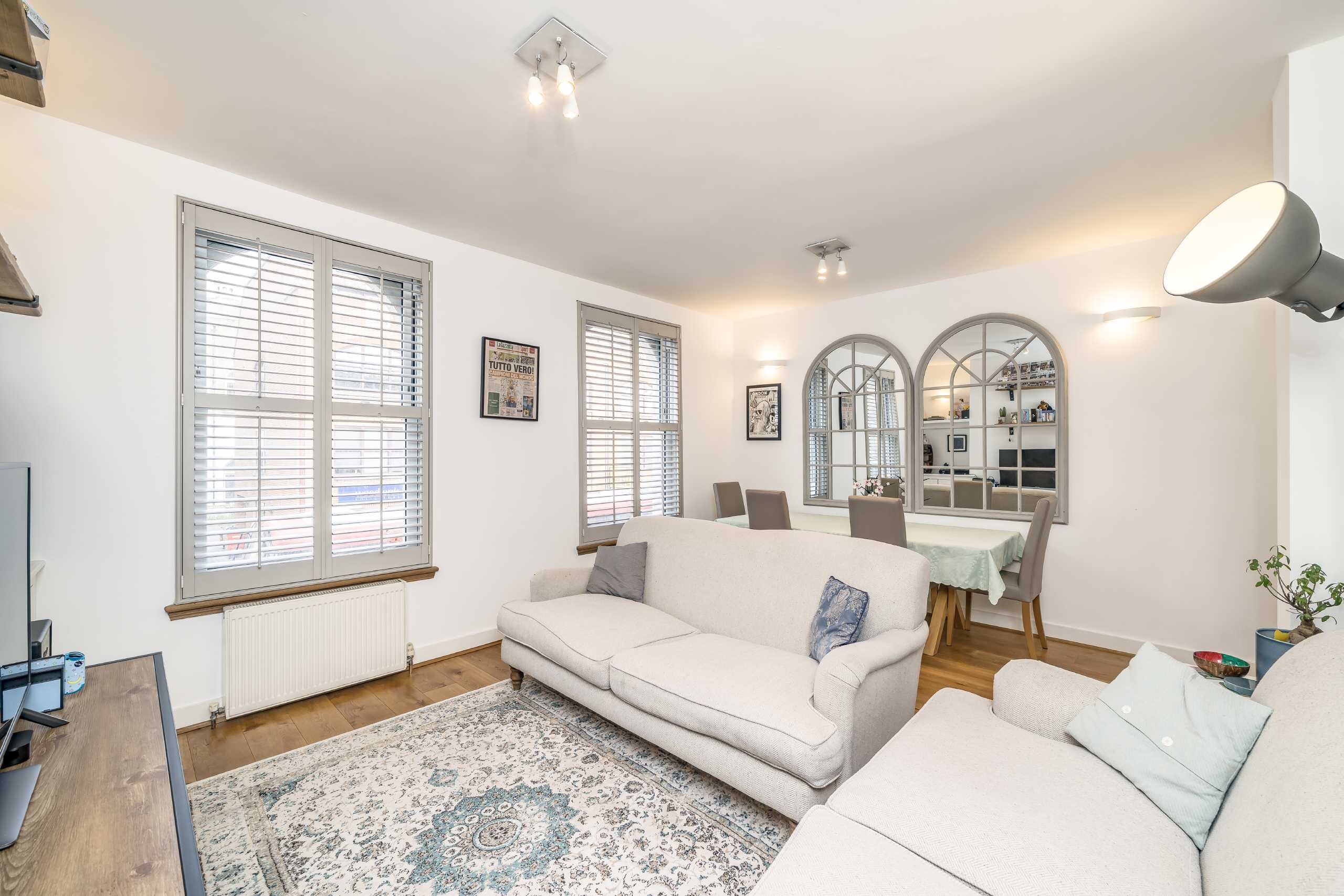 Flat Harwood Road in Greater London