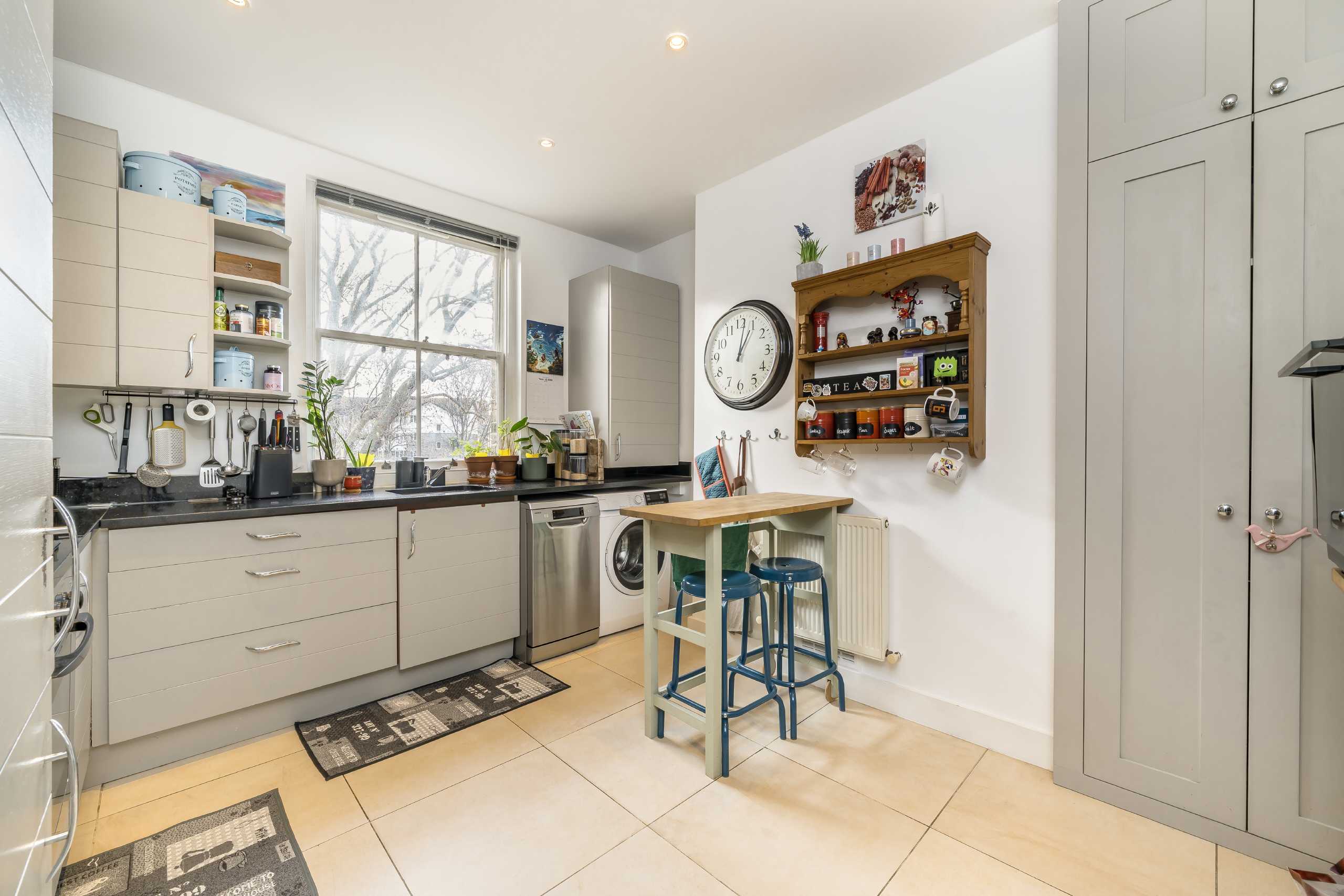 Flat Harwood Road in Greater London
