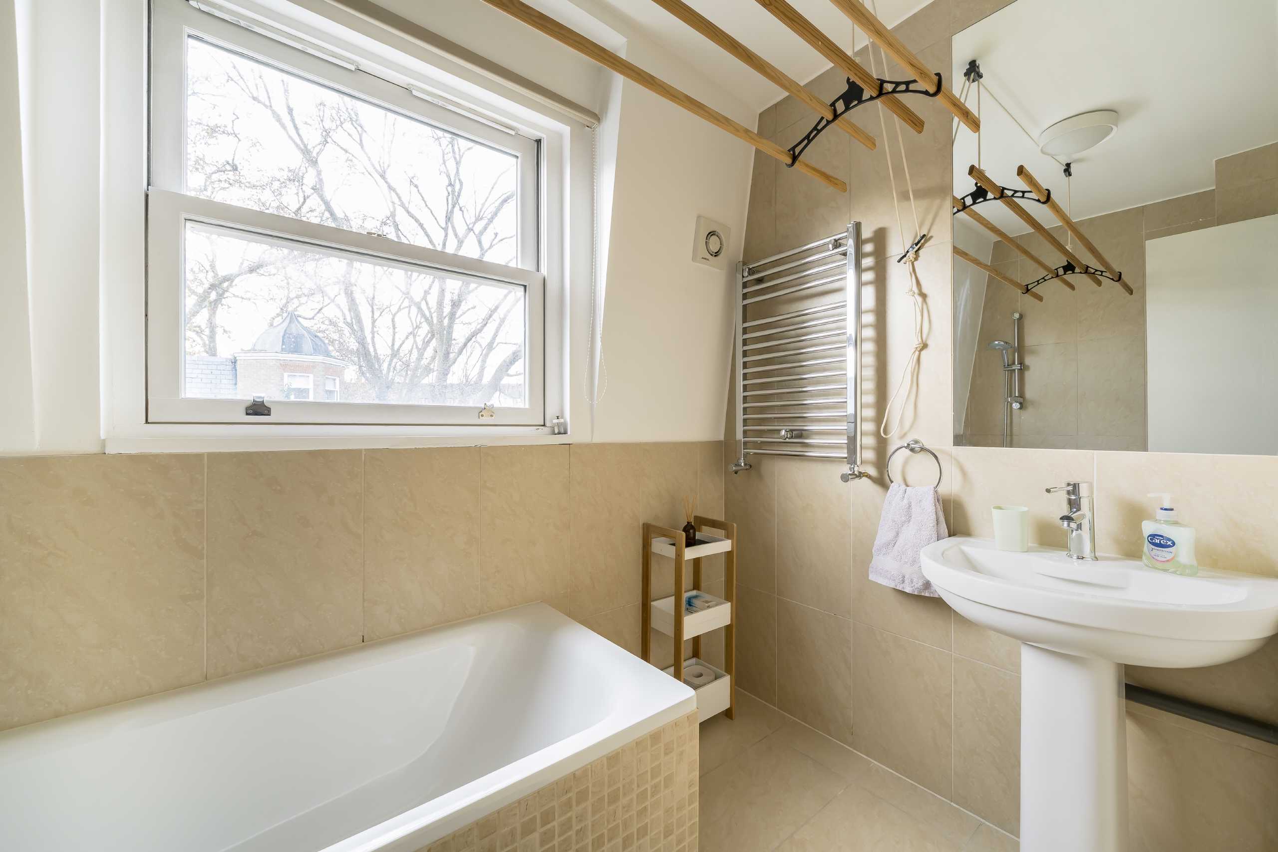 Flat Harwood Road in Greater London
