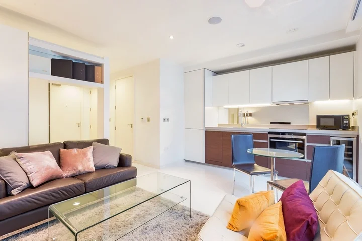 Flat Alexia Square in Greater London