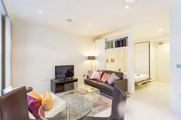 Flat Alexia Square in Greater London