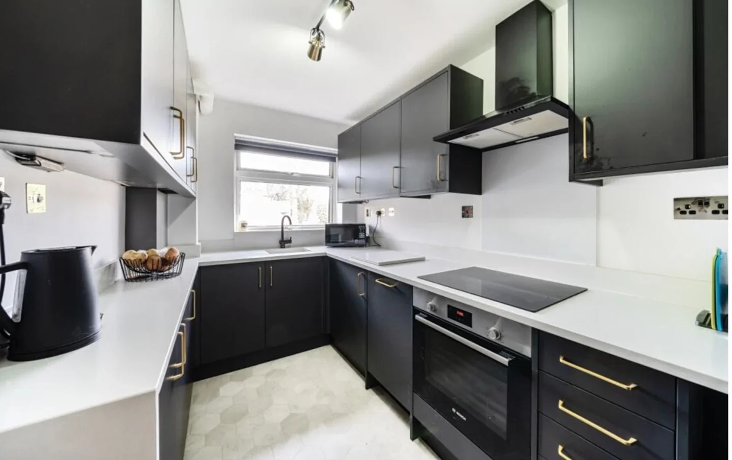 Flat Deepdene Court in Greater London