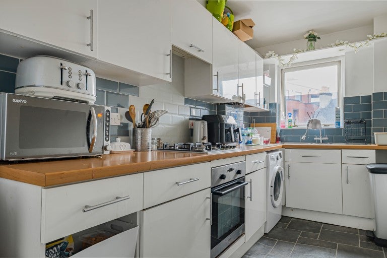 Flat Homesdale Road in Greater London