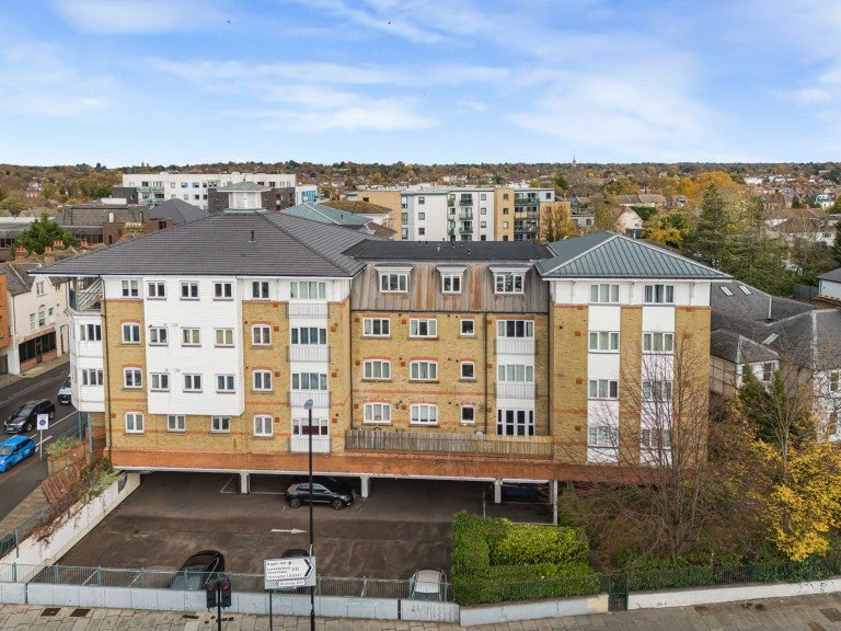 Flat Homesdale Road in Greater London