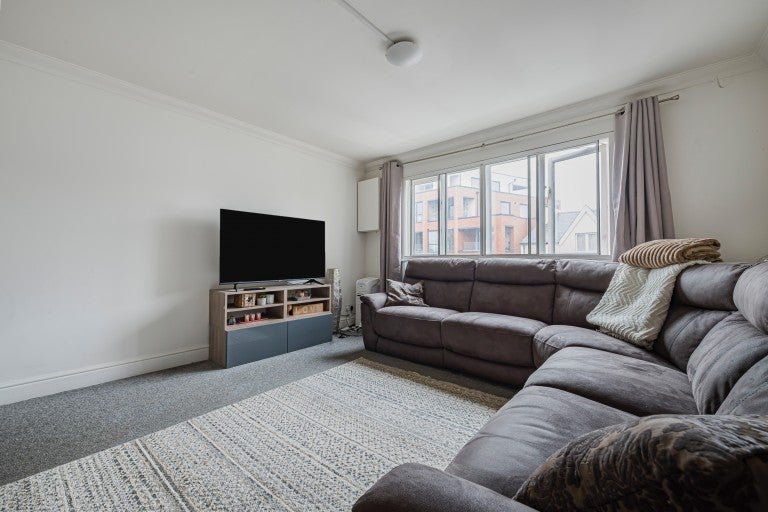 Flat Homesdale Road in Greater London