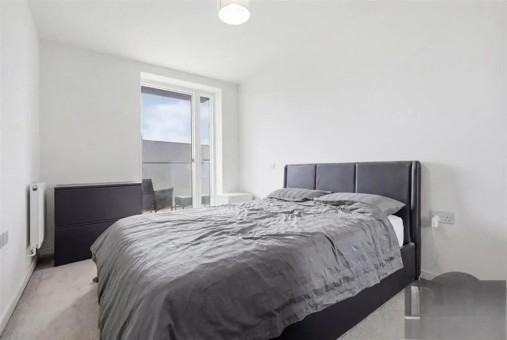 Room Park View Road in Greater London