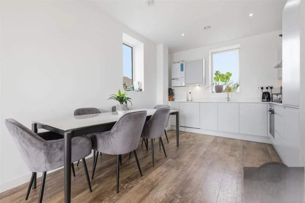 Room Park View Road in Greater London