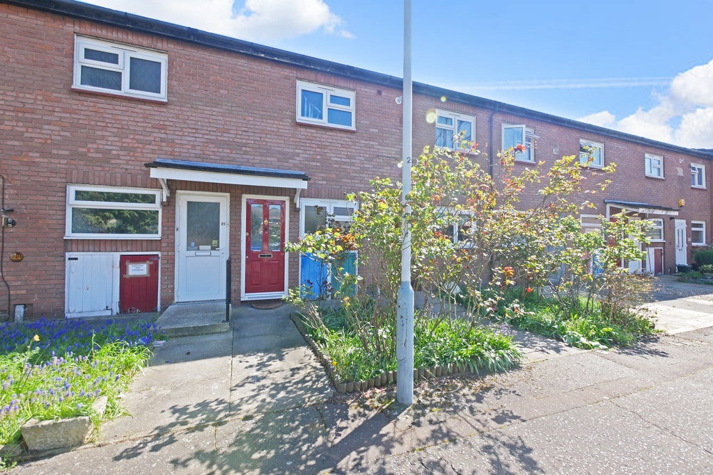 Flat Botwell Common Road in Greater London