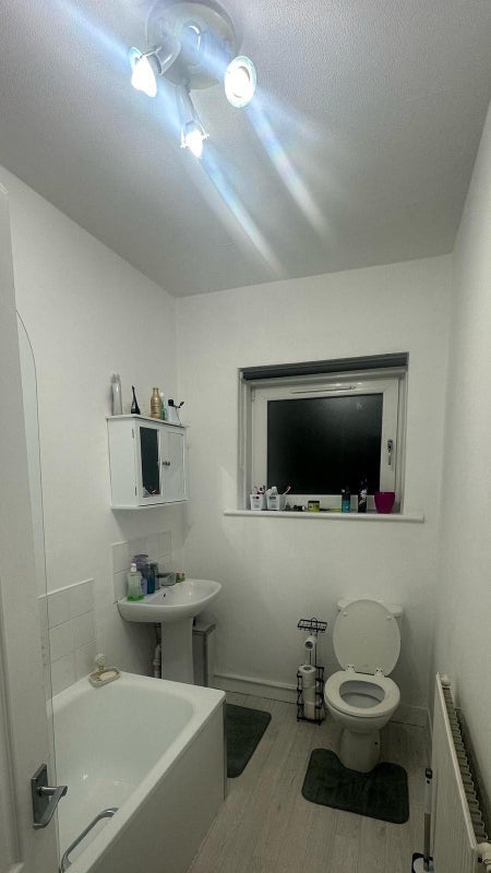 Flat Windhill Crescent in Glasgow
