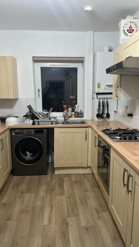 Flat Windhill Crescent in Glasgow