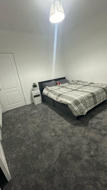 Flat Windhill Crescent in Glasgow