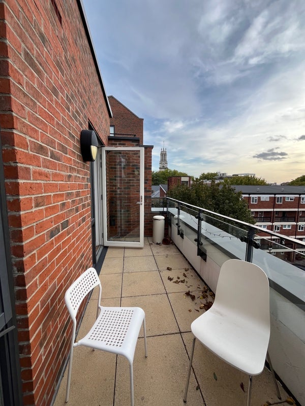 Flat Copenhagen Place in Greater London
