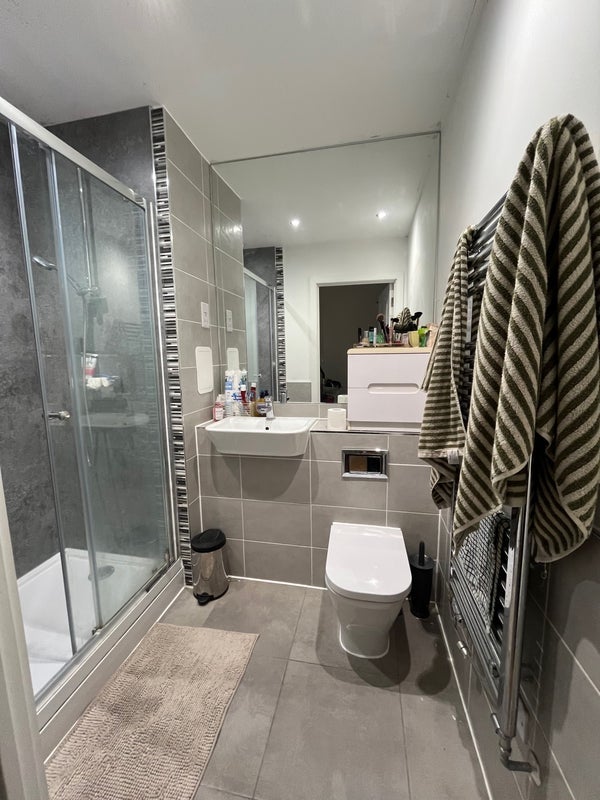Flat Copenhagen Place in Greater London