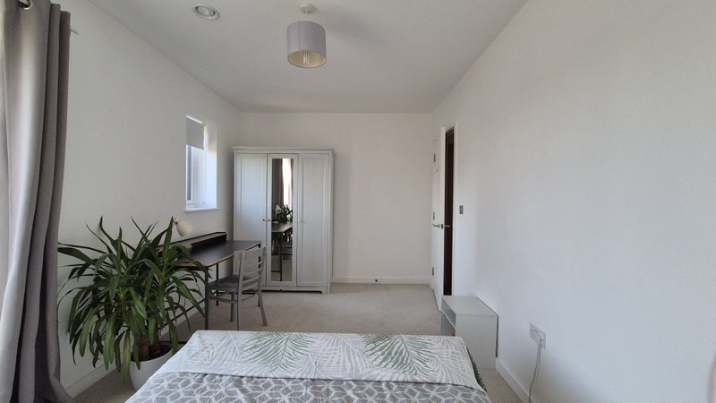 Room Manet Gardens in Greater London