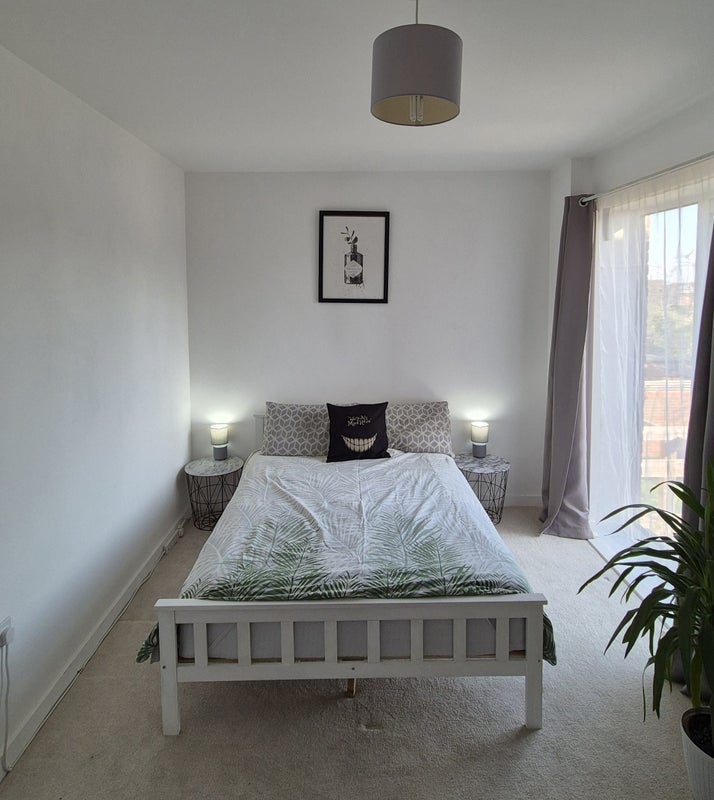 Room Manet Gardens in Greater London