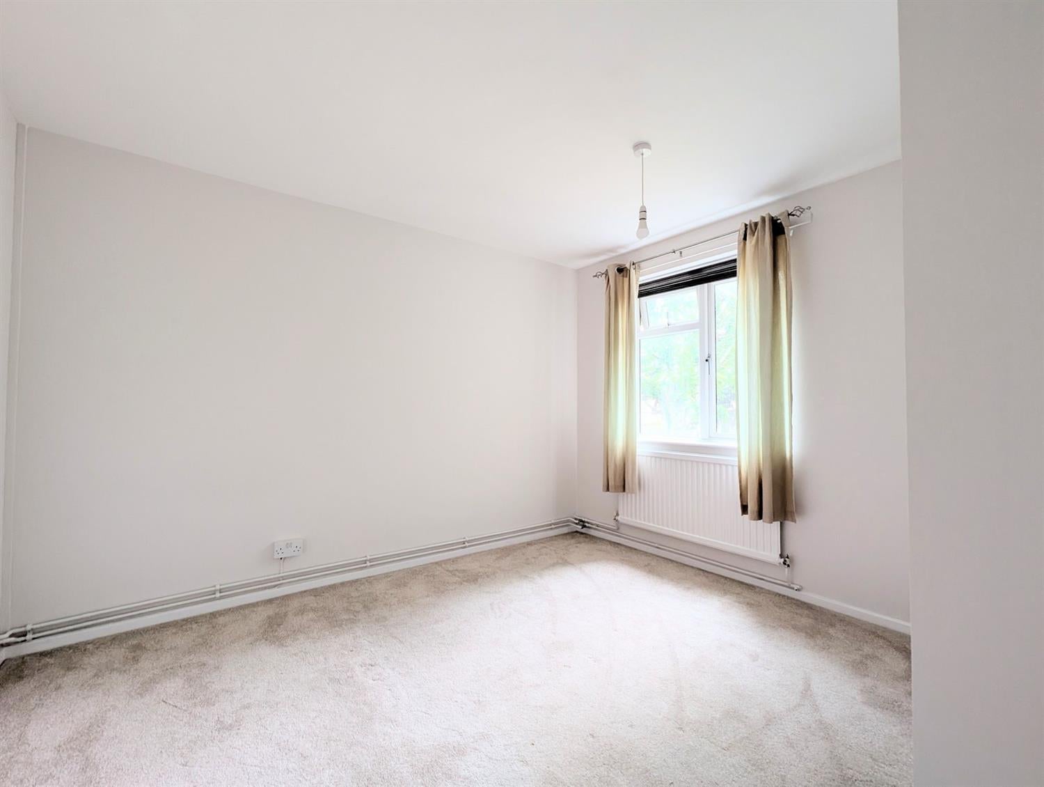 Flat Swann Way in Horsham