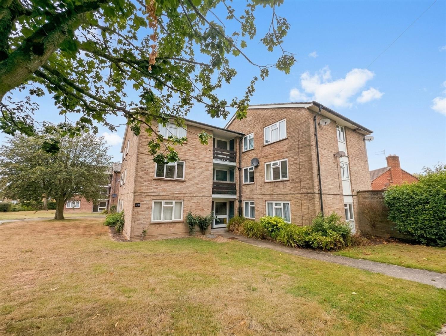 Flat Swann Way in Horsham