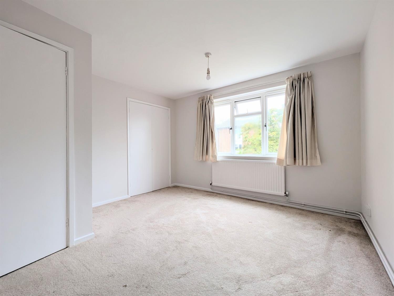 Flat Swann Way in Horsham